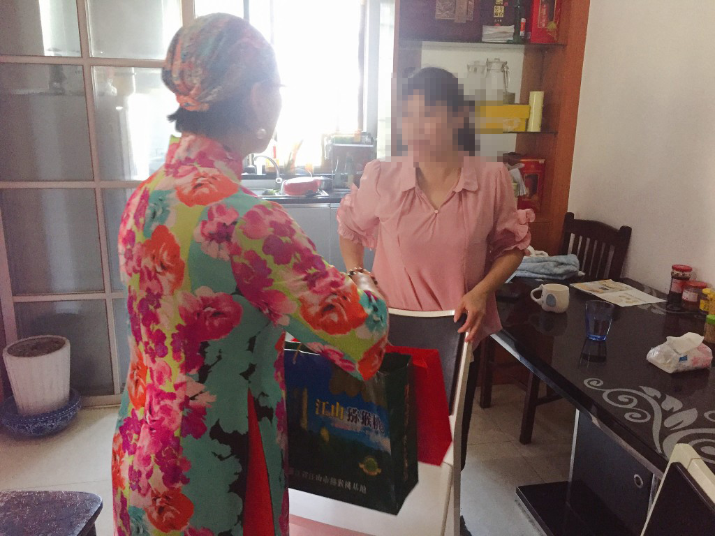 溫馨友愛助貧困“暖巢行動”贈人玫瑰，手留余香，不忘暖心每一戶~